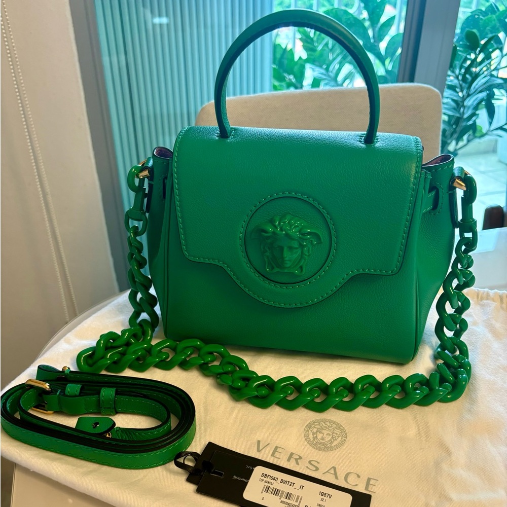 Versace - La Medusa Small handbag in green.